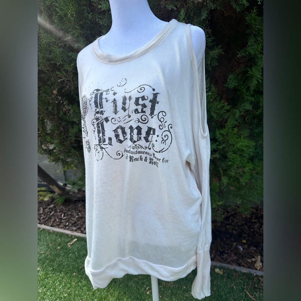 William Rast Junior’s Vintage Y2K Graphic Print Cold Shoulder Long Sleeve Top XL